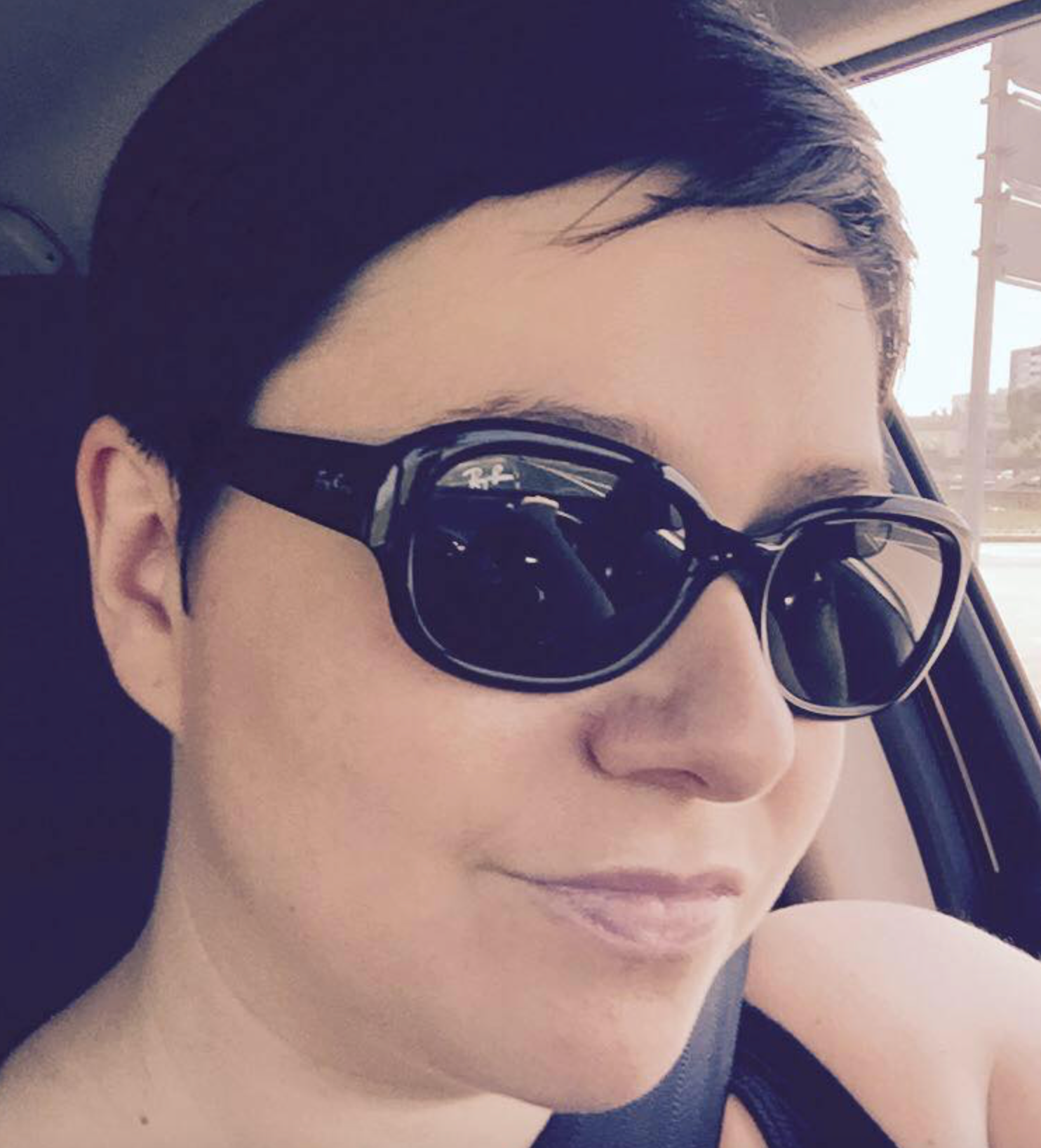 Lara Lombardo, Sales